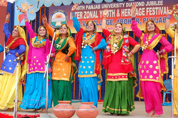 punjabi suit for giddha